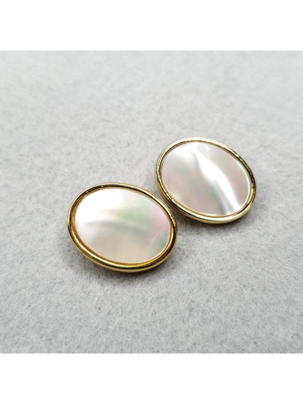 Vintage Whiting Davis Earrings Gold Tone Mother Of Pearl Oval 3/4"
